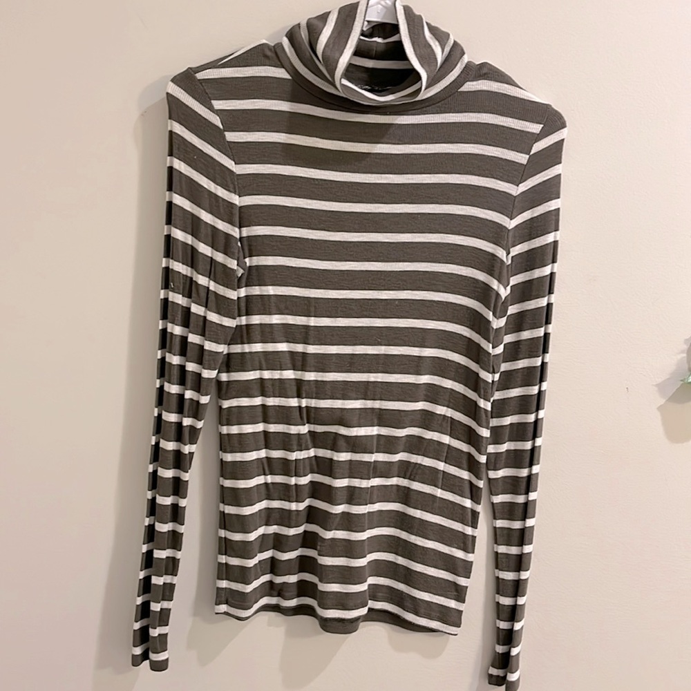 Ribbed turtle neck, striped turtle neck, rib knit long sleeve, size small